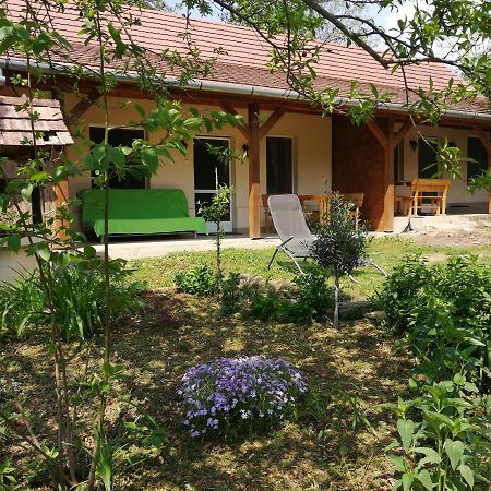 Flora Apartmanok Кегідакуштань Екстер'єр фото