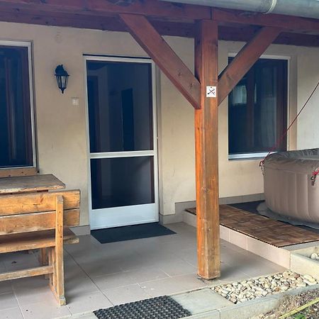 Flora Apartmanok Кегідакуштань Екстер'єр фото