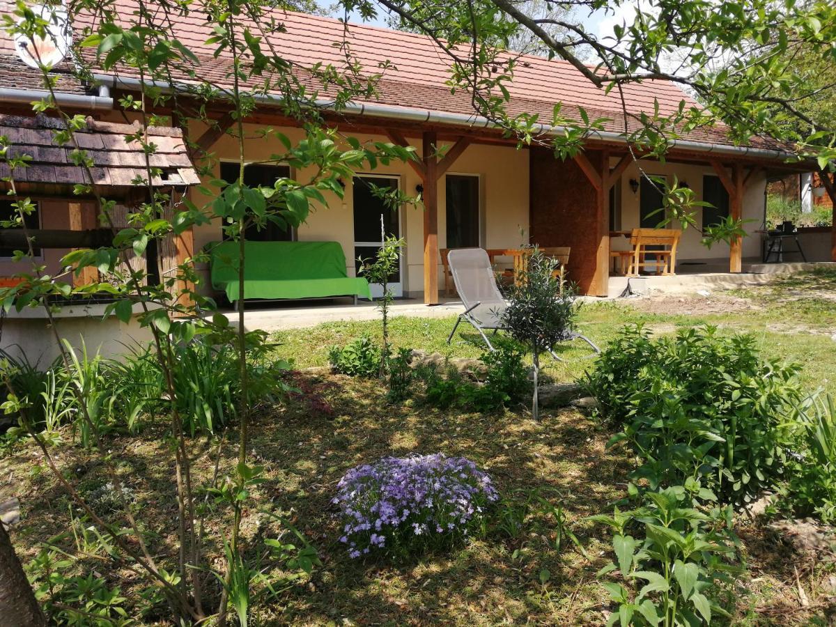 Flora Apartmanok Кегідакуштань Екстер'єр фото