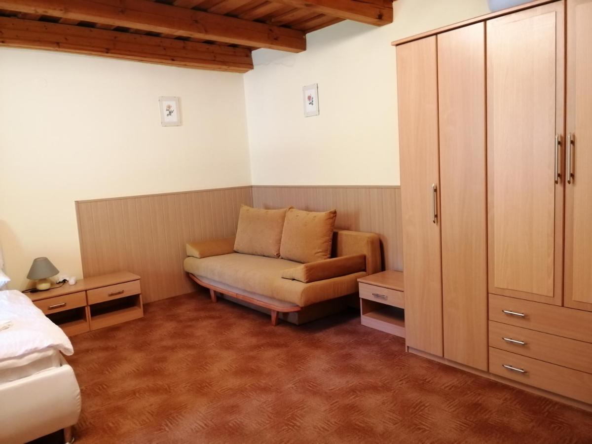 Flora Apartmanok Кегідакуштань Екстер'єр фото