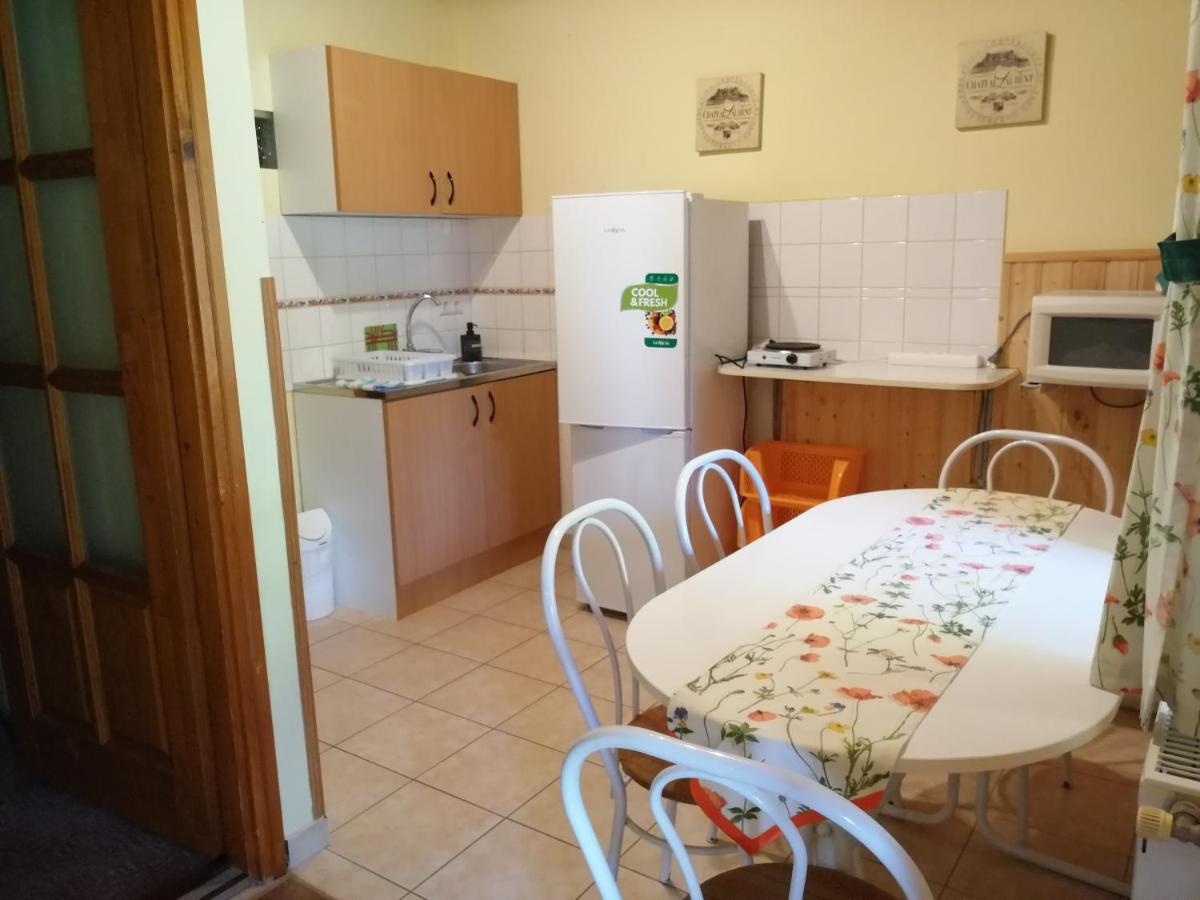 Flora Apartmanok Кегідакуштань Екстер'єр фото
