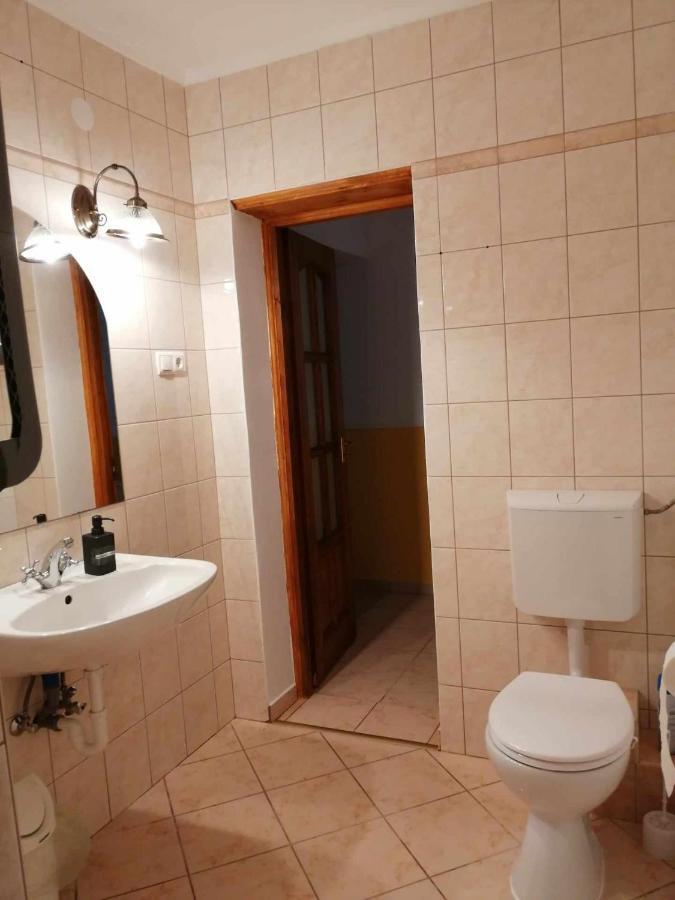Flora Apartmanok Кегідакуштань Екстер'єр фото